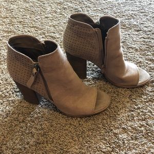 Universal thread heels